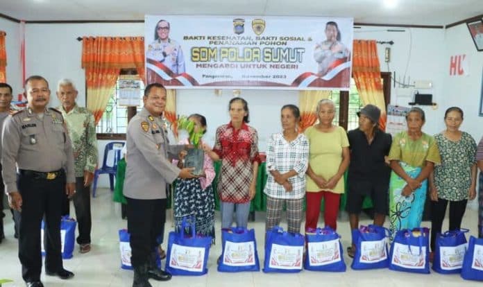 mengabdi_untuk_negeri_polres_samosir_tanam_pohon_dan_bakti_sosial
