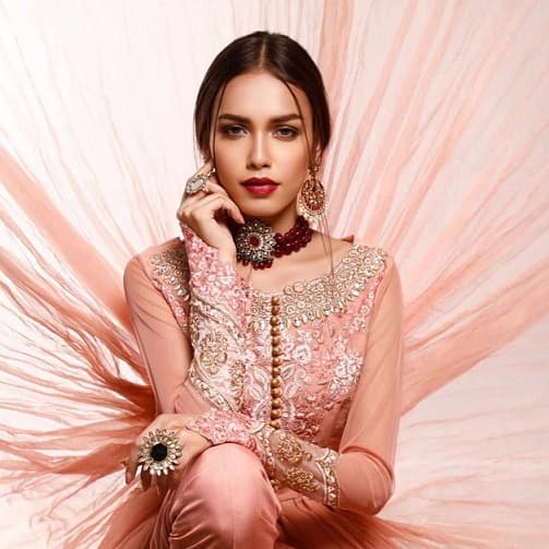 mengenal_miss_universe_pakistan_pertama_yang_kontroversial