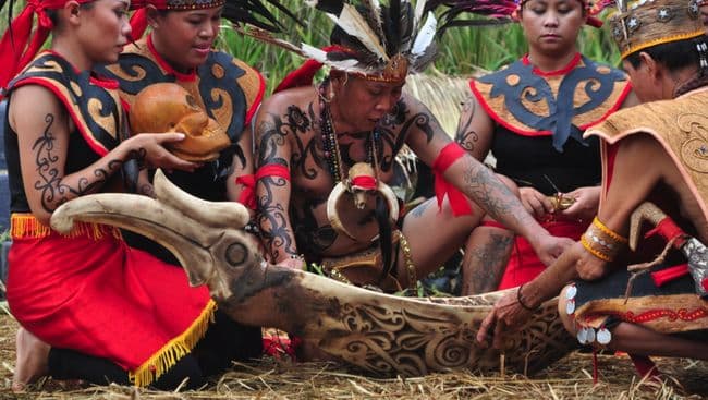 mengenal_ritual_pembersihan_tengkorak_di_bengkayang