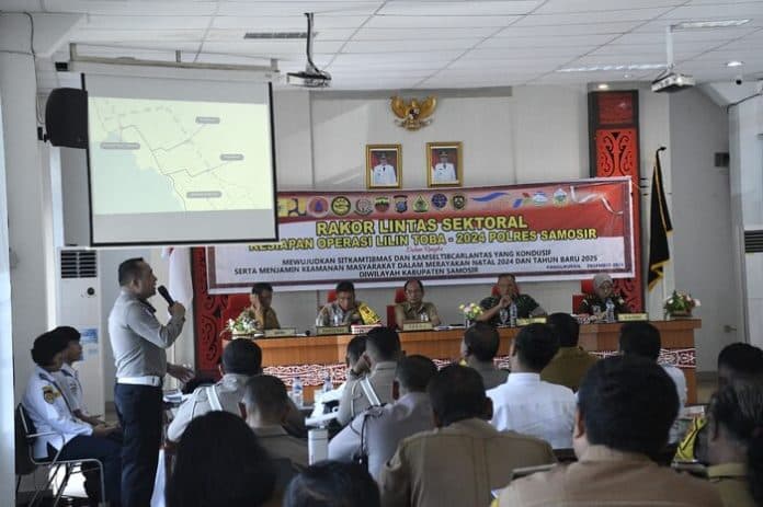 menghadapi_nataru_polres_samosir_rakor_kesiapan_operasi_lilin_toba_2024