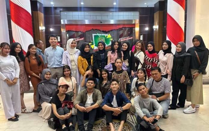 mengukir_prestasi_di_panggung_teater_medan_melalui_ekskul_temuga