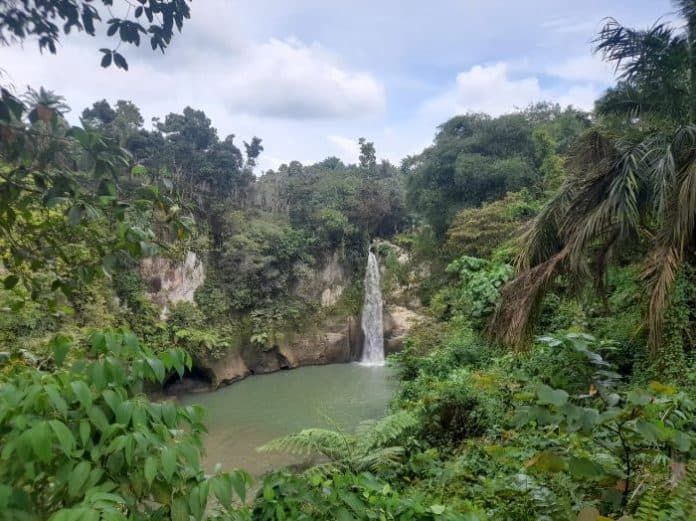 menikmati_keindahan_air_terjun_turunan_buhit_simalungun_yang_masih_tersembunyi