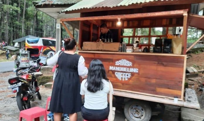 menikmati_kopi_khas_mandailing_di_alam_aek_nauli_simalungun