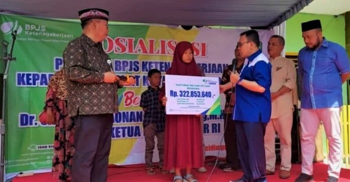 meninggal_kecelakaan_kerja_istri_alm_supriyadi_karyawan_anj_agri_siais_terima_santunan_hampir_2_miliar