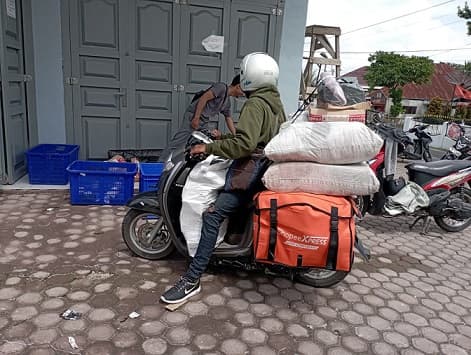 menjelang_nataru_jasa_ekspedisi_kebanjiran_paket_barang