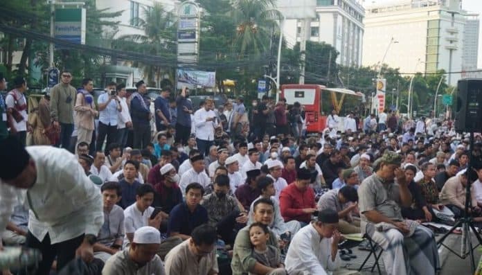 menko_pmk_dan_dubes_ri_untuk_beirut_salat_idul_adha_di_gedung_pp_muhammadiyah