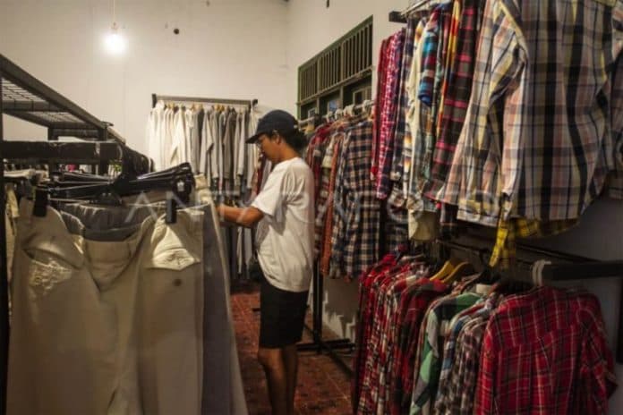menkopukm_ungkap_perdagangan_pakaian_bekas_impor_pukul_produk_umkm