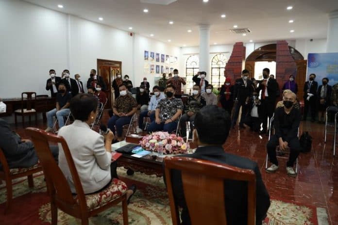 menlu_jumpai_62_wni_korban_penipuan_di_kamboja_kbri_akan_fasilitasi_kepulangan_ke_indonesia