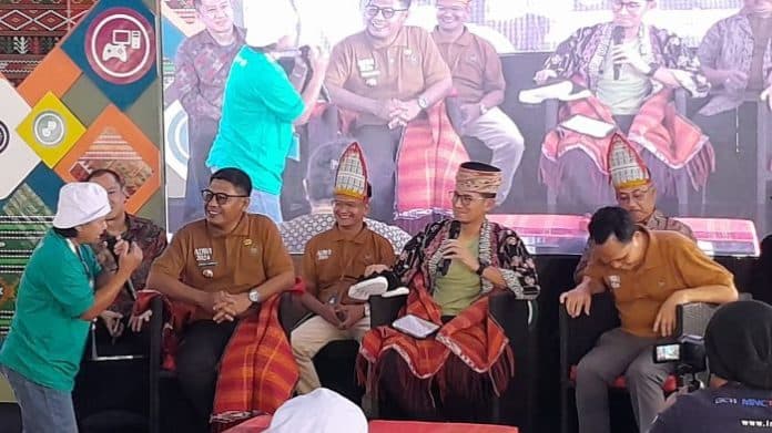 menparekraf_sandiaga_dorong_pelaku_ekonomi_kreatif_di_taput_terus_berinovasi