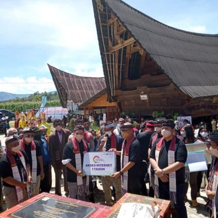 menparekraf_sandiaga_uno_kunjungi_desa_wisata_huta_tinggi_samosir