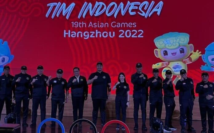 menpora_berangkatkan_tim_indonesia_yang_berlaga_di_asian_games_2022_tiongkok