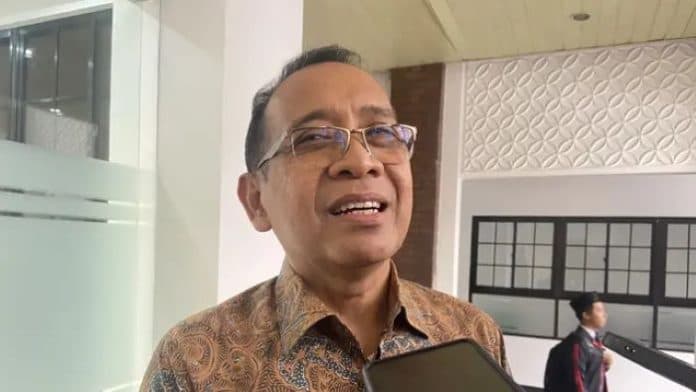 mensesneg_tepis_isu_luhut_mundur_sering_telepon_mulai_perintah_perintah