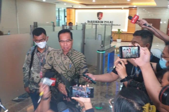 menteri_bumn_erick_thohir_laporkan_seorang_aktivis_faizal_assegaf