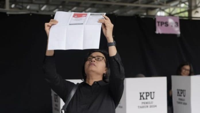 menteri_jokowi_dan_ahok_kompak_pakai_baju_hitam_di_hari_pencoblosan