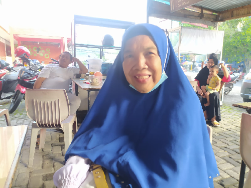 menunggu_10_tahun_nenek_asal_siantar_gagal_naik_haji_karena_aturan_usia