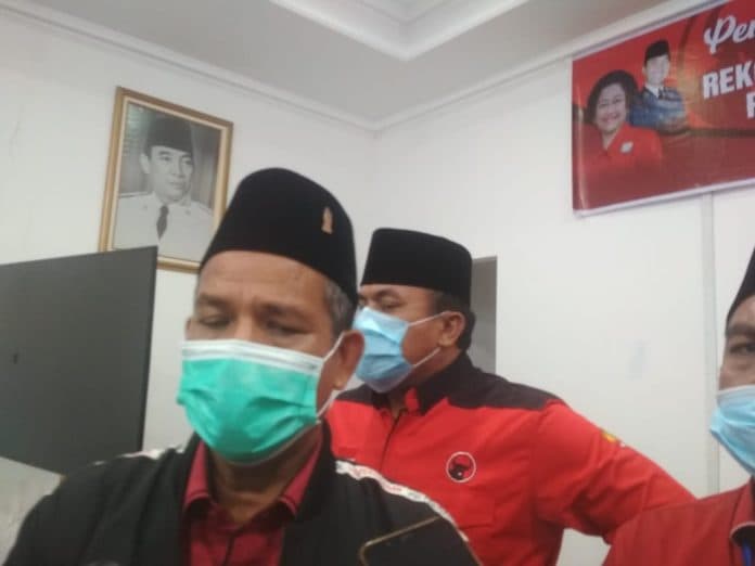 menunggu_dukungan_pdip_di_pilkada_medan_peluang_akhyar_dan_bobby_sama