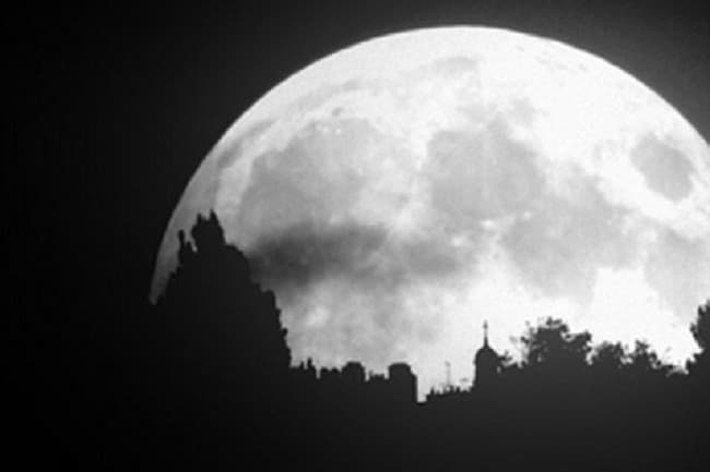 menurut_peneliti_akan_ada_tiga_supermoon_dan_satu_bluemoon_tahun_2024_ini