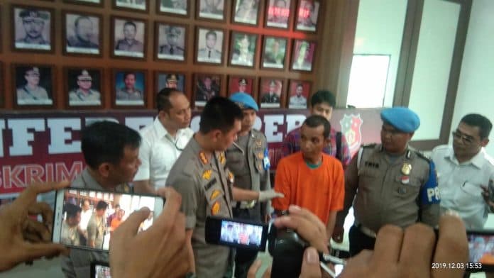 menyamar_jadi_gelandangan_polisi_tembak_keponakan_pembunuh_paman