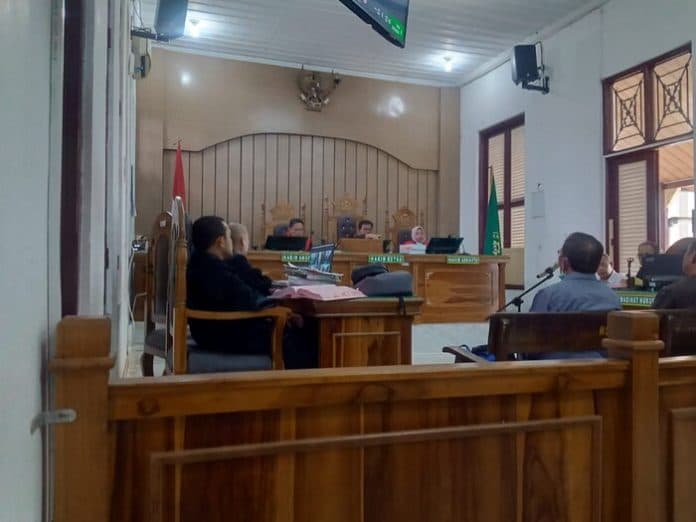 menyigi_pertanyaan_jaksa_kepada_saksi_tenaga_ahli_rekanan_ternyata_sertifikat_keahliannya_ilegal