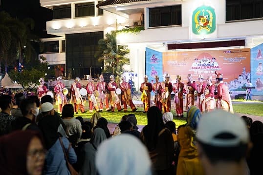 meriahkan_beranda_kreatif_medan_pesantren_ar_raudlatul_hasanah_tampilkan_nasyid_modern