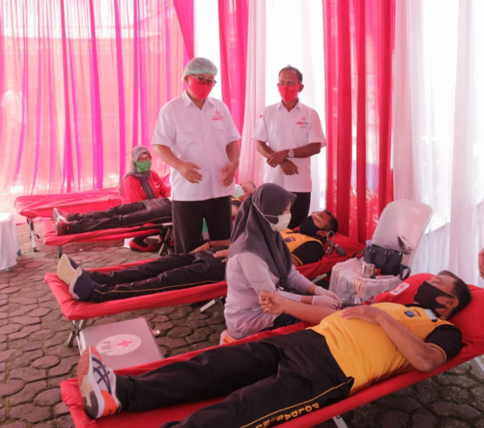 meriahkan_hari_bhayangkara_ke_74_polres_simalungun_gelar_donor_darah