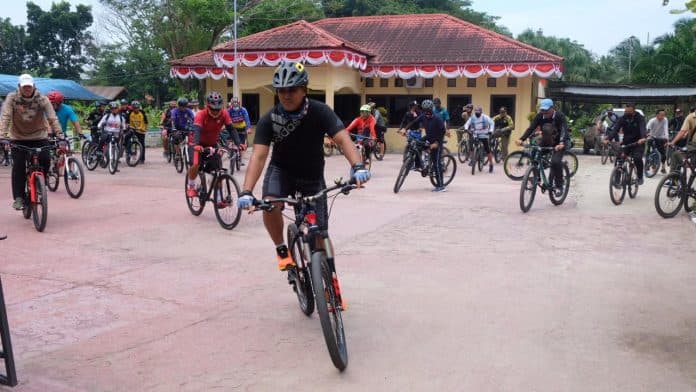 meriahkan_hut_ri_kapolres_tanjungbalai_lakukan_goes_merah_putih_bersama