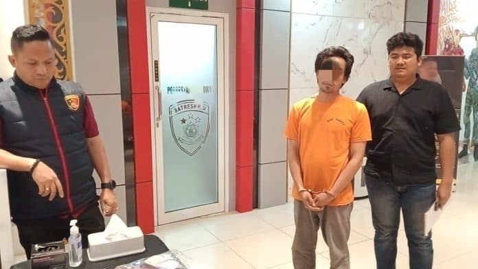 mesin_e_parking_difungsikan_untuk_main_judi_online_jukir_di_medan_diamankan