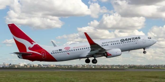 mesin_meledak_pesawat_qantas_mendarat_darurat_di_sydney