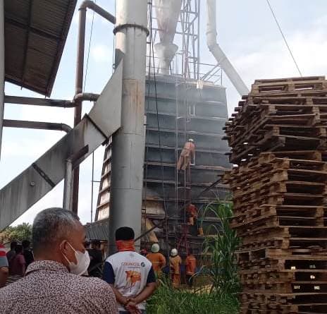 mesin_penyedot_abu_terbakar_di_tebing_tinggi_belum_diketahui_penyebabnya