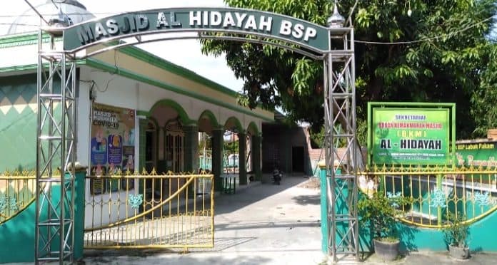 mesjid_al_hidayah_komplek_bsp_gelar_sholat_tarawih_perdana
