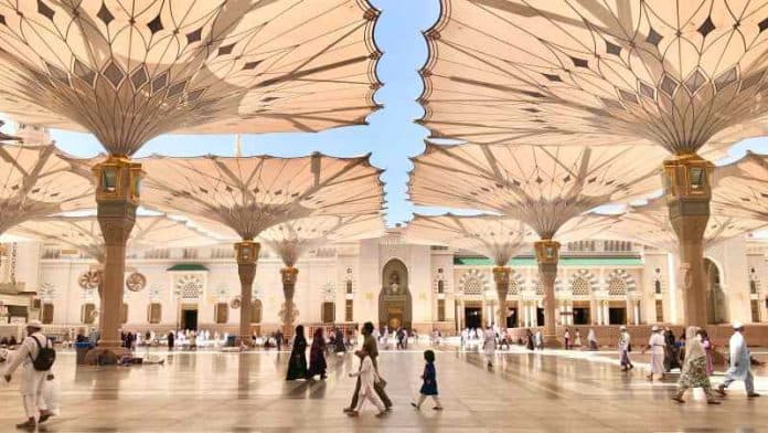 mesjid_nabawi_kembali_dibuka_soal_haji_belum_pasti