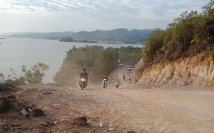 meski_belum_dialiri_listrik_pantai_pandaratan_pondokbatu_tapteng_tetap_diminati