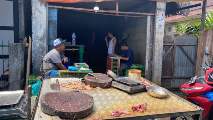 meski_harga_fluktuatif_pedagang_ini_habiskan_15_ton_ayam_per_hari