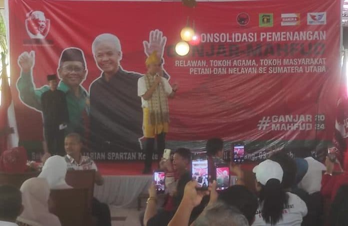 meski_tanpa_bobby_nasution_ganjar_bertemu_ratusan_relawan_se_sumut_di_deli_serdang