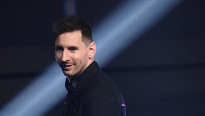 messi_bakal_berikan_hadiah_iphone_14_berlapis_emas_ke_skuad_argentina