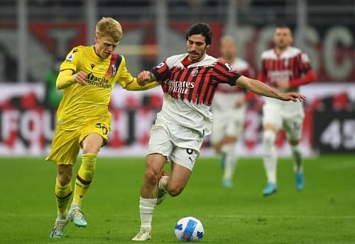 milan_puncaki_klasemen_liga_italia_meski_ditahan_imbang_bologna_tanpa_gol