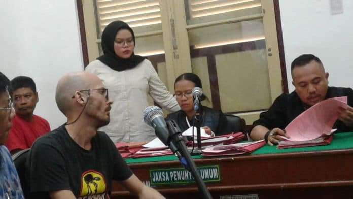 miliki_dan_simpan_ganja_90_gram_warga_jerman_disidangkan