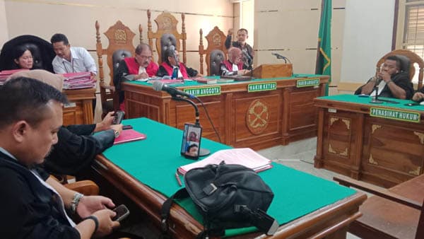 miliki_sabu_dan_seratusan_pil_ekstasi_petrus_divonis_5_tahun_penjara