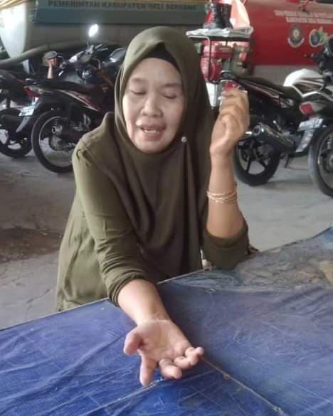 minta_cincin_dilepas_wanita_paruh_baya_datangi_damkar_deli_serdang