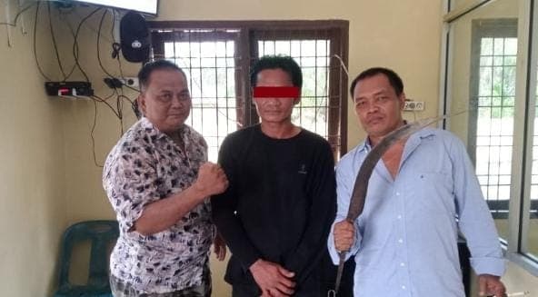 minta_kerjaan_tak_dikasi_kades_bagan_asahan_dibacok_warganya