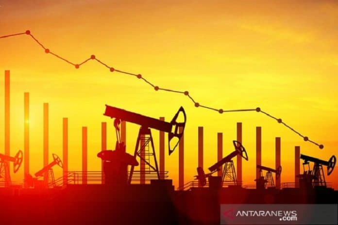 minyak_jatuh_tertekan_stok_as_dan_kekhawatiran_kesepakatan_perdagangan