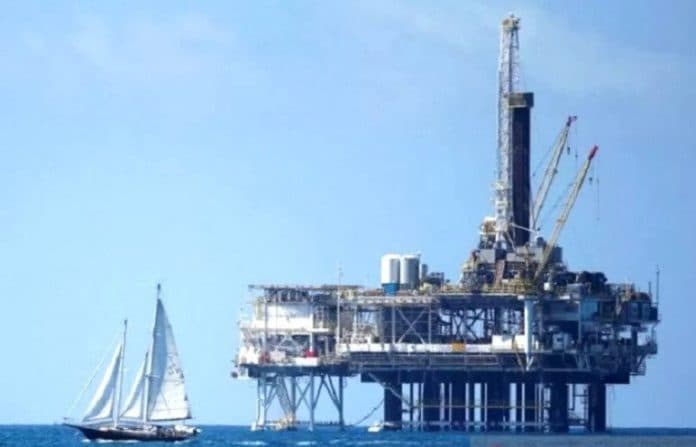 minyak_melonjak_setelah_negara_negara_longgarkan_penguncian_virus_corona