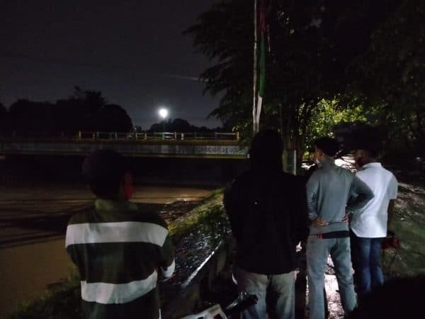 miris_bocah_sd_hanyut_terbawa_arus_sungai_tembung