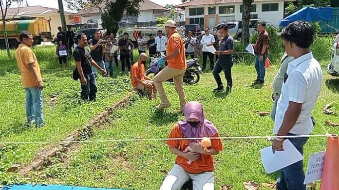 miris_pasangan_ini_buang_bayinya_di_kebun_teh_usai_memandikan