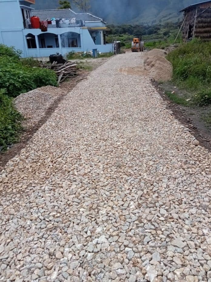 miris_proyek_pengaspalan_biaya_119_juta_di_dairi_tidak_selesai