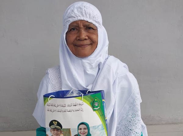 misdawani_siregar_berangkat_haji_setelah_menabung_selama_11_tahun