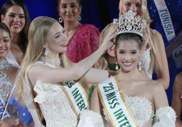 miss_international_2023_disabet_wakil_venezuela_indonesia_raih_best_evening_gown