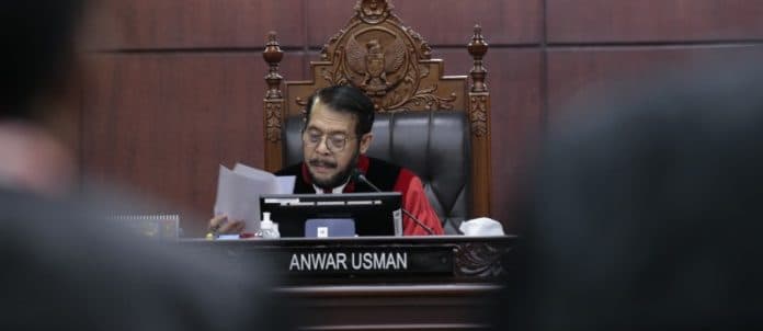 mk_tolak_uji_materi_batasan_usia_capres_cawapres_yang_diajukan_psi_secara_keseluruhan