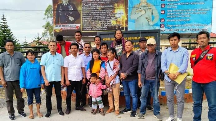 mmc_dan_keluarga_lisna_manurung_datangi_polres_humbahas