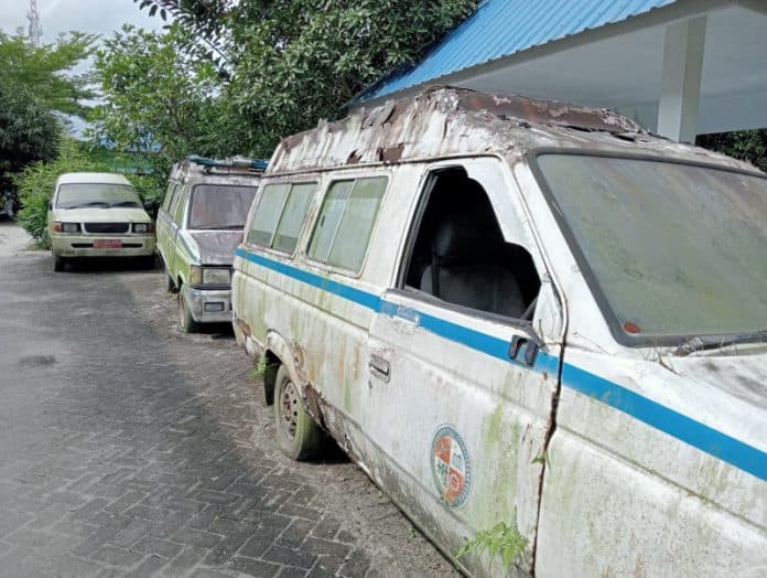 mobil_ambulans_rusak_dinkes_deli_serdang_terduduk_dan_terkesan_angker_bikin_merinding